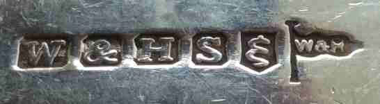Walker & Hall silverplate mark 'xi', flag type A, shield type 2