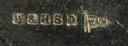 Walker & Hall silverplate mark uppercase 'D', flag type C, contour type 1 c. 1952