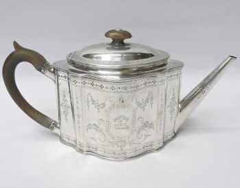 teapot family crest: GRADWELL