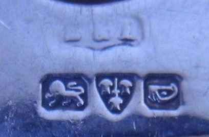 silver matchbox holder hallmarked Chester 1929, maker's mark rubbed, possibly  Hilliard & Thomason