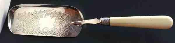 Sterling silver crumb scoop: London 1910 William Hutton & Sons