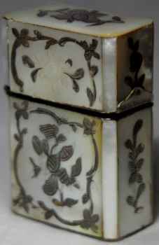 etui with sewing implements