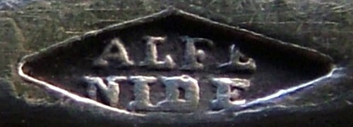 The lozenge-shaped box with the inscription ALFNIDE