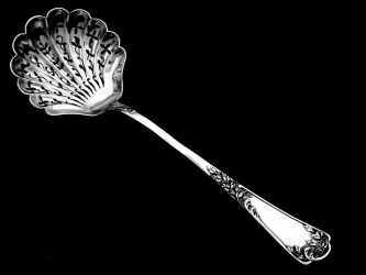 openwork silver sifter spoon, saw cutting technique, France 19th century