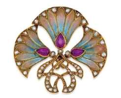 plique--jour technique in jewellery