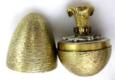 Stuart Devlin, Easter egg