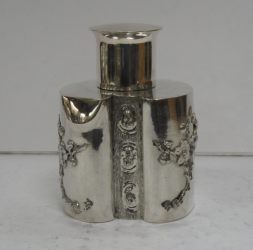 Chinese tea caddy: late 19th century
