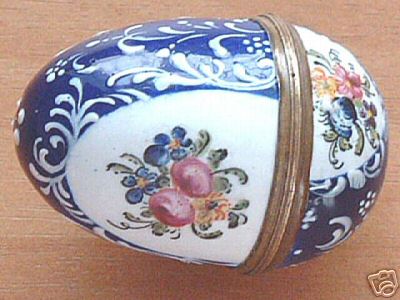 Staffordshire enamel nutmeg grater Staffordshire enamel nutmeg grater