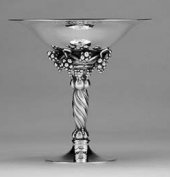 compote with
swirling stem
and grapes
after 1945 compote with
swirling stem
and grapes
after 1945