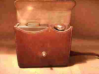 container realized to hold a Sandwich case together with a hip flask