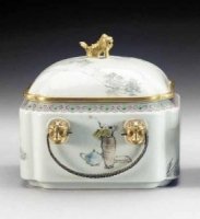 famille-rose 19th century enamel porcelain warmer famille-rose 19th century enamel porcelain warmer