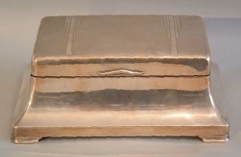English silver
cigarette box
or casket