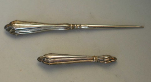 Italian antique silver
needle case and 
crochet hook