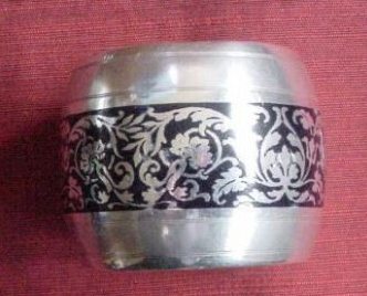 Continental
antique silver
napkin ring