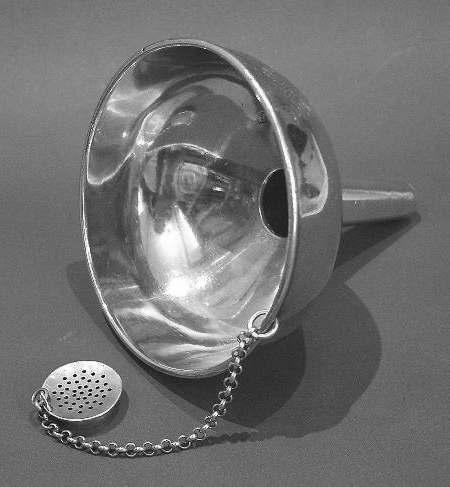 one piece
wine funnel
with removable
pierced strainer one piece wine funnel with removable pierced strainer