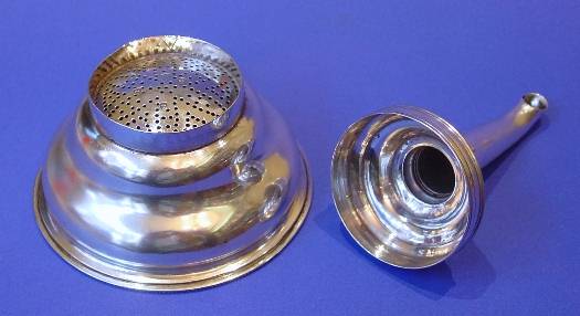 removable spout applied to the strainer removable spout applied to the strainer