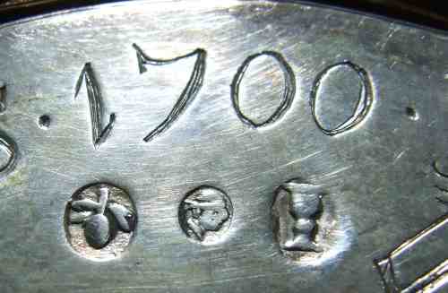 Bollo su calice datato 1700