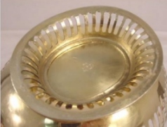 cestino traforato con manico