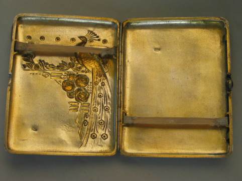 Russian silver
cigarette case
gold washed
interior Russian silver
cigarette case
gold washed
interior